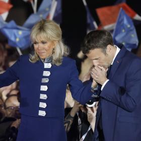 Бриджит Макрон, отдадената, или как скептична Франция възприе съпругата на президента и й даде втори мандат 
