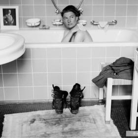 Щрак, Лий Милър, на портрет в банята на Хитлер